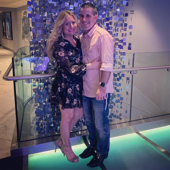 Meet your Posher, Nicole 🌸 - Picture 1 of 1